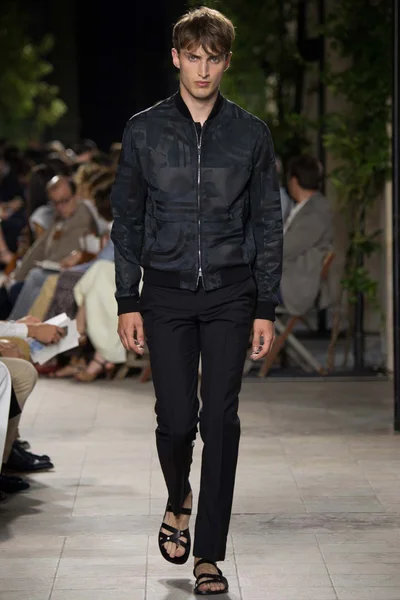 Look 40